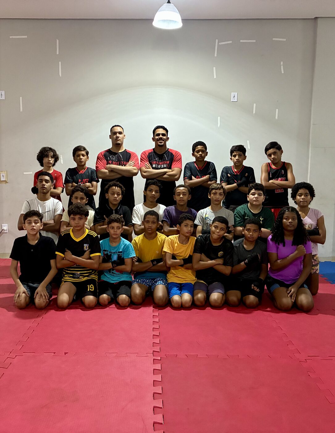 Alunos treinando Muay Thai
